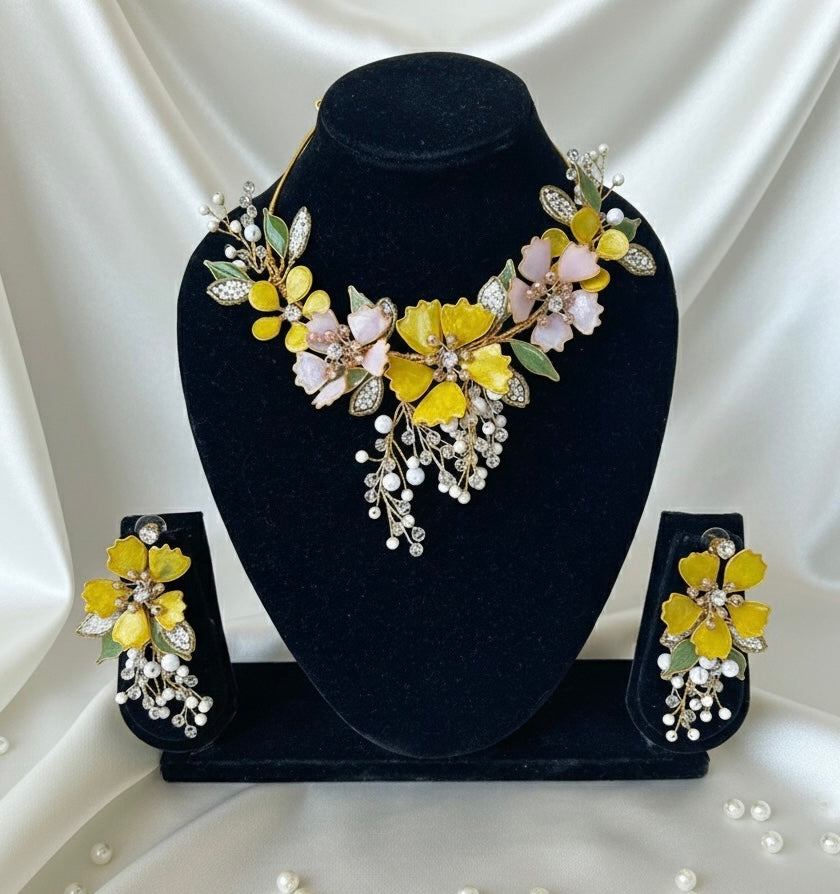 Nayra Resin Neckpiece Earrings Set